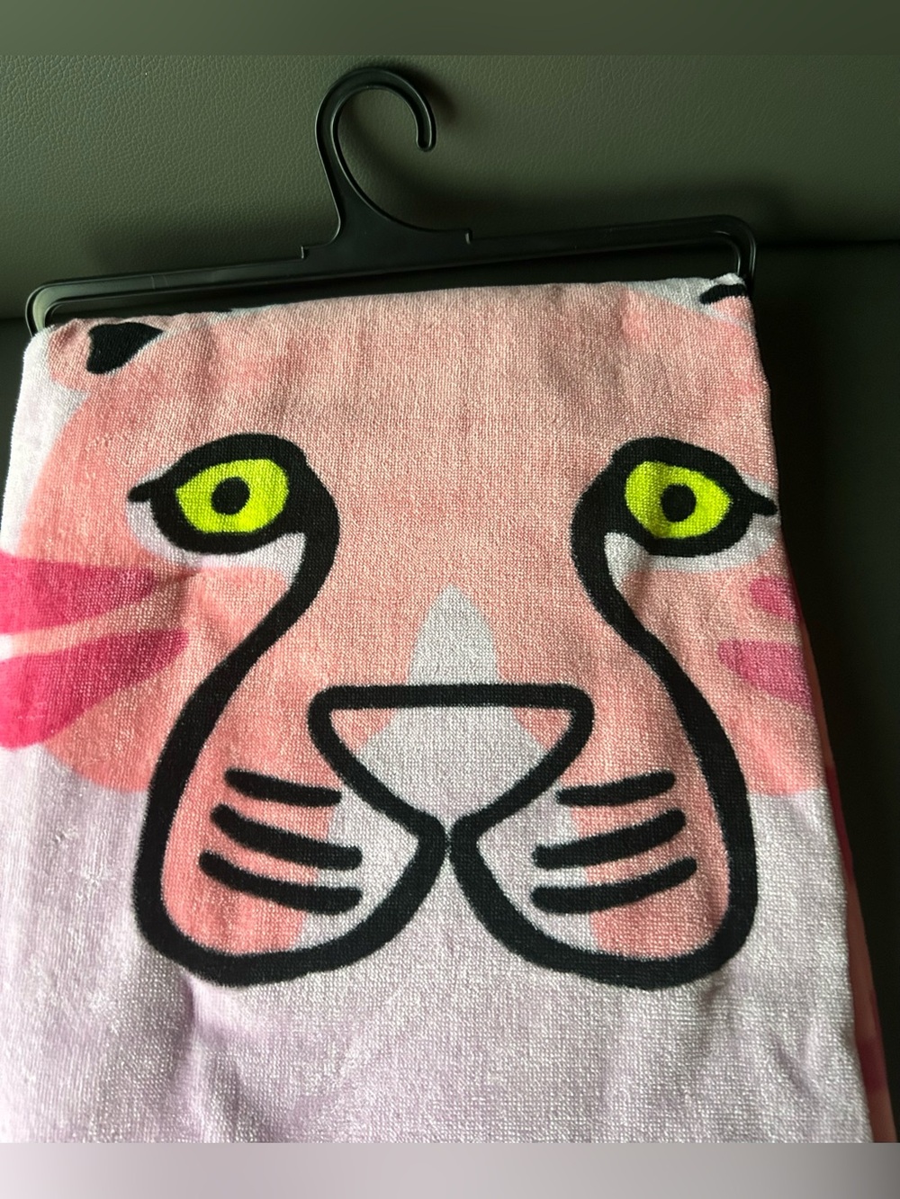 KASSAFINA BEACH COLLECTION OVERSIZED BEACH TOWEL Pink Tiger 36”x 72"NEW